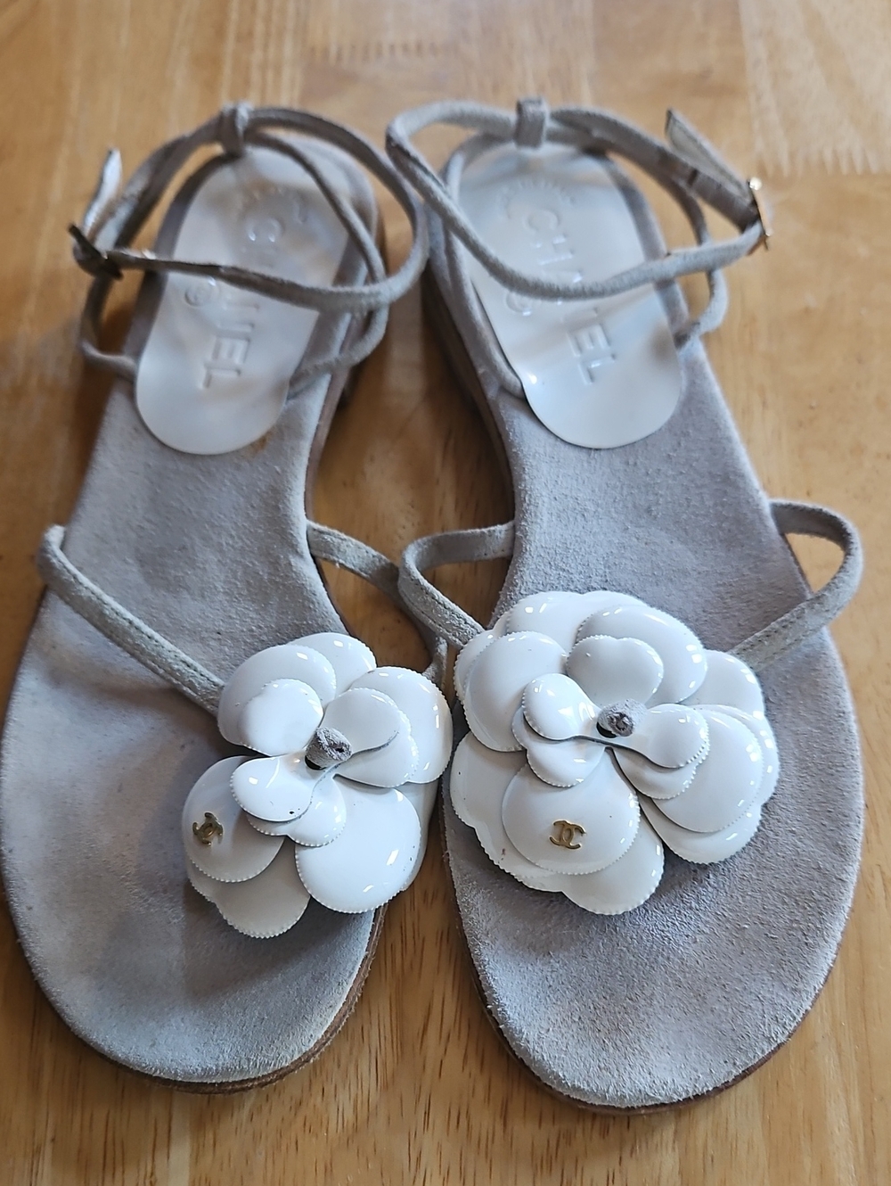 CHANEL Vintage Thong Gray Suede and White Patent Leather Sandals